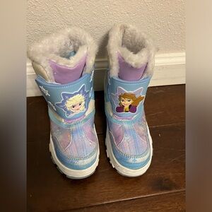Frozen kids winter light up boots Preloved
